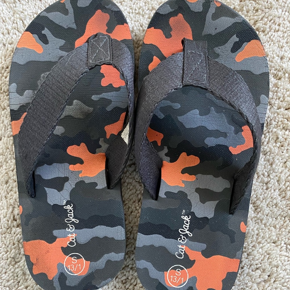 Boys size 13/1 flip flops